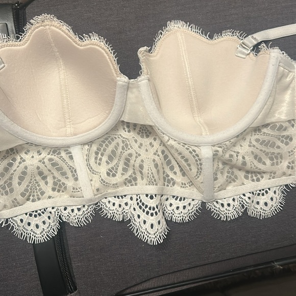 Victoria’s Secret dream angels White Lace Bra with Scalloped Trim - Picture 8 of 8